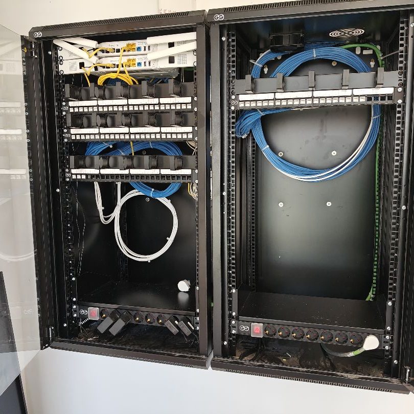 Espai Labora Chiva - Rack teleco